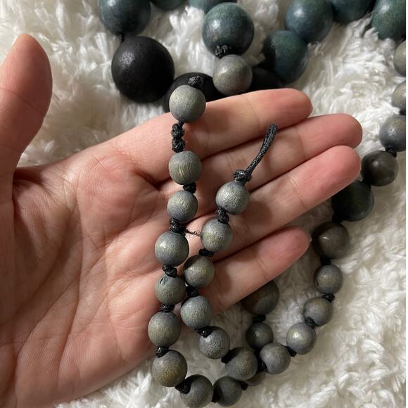 Wooden Round Black Blue Tans Beaded Necklace NEW no tags 28 inches - Picture 3 of 6